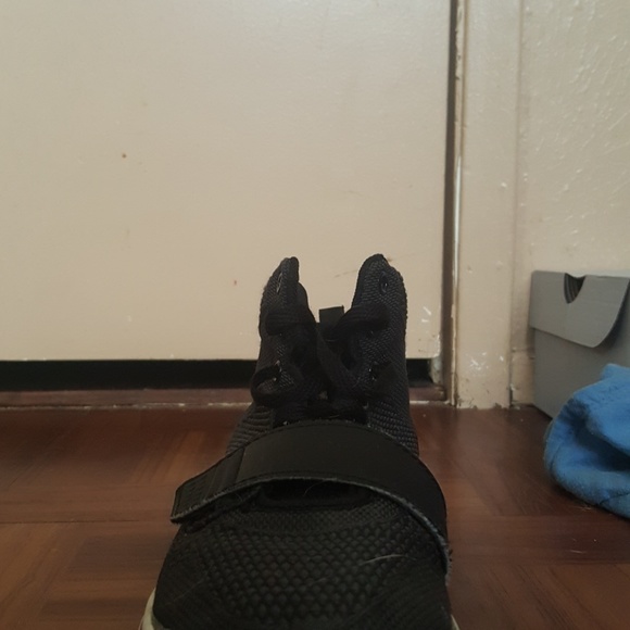 Shoes - Picture 4 of 4